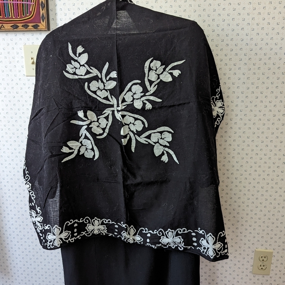 Batik scarf 25" x 33" no signature, cotton black white floral design hippie boho